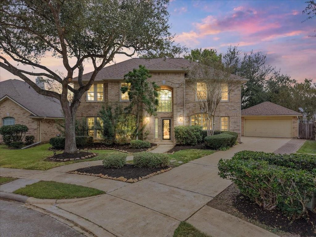 311 Lake Front Drive, League City, TX 77573
