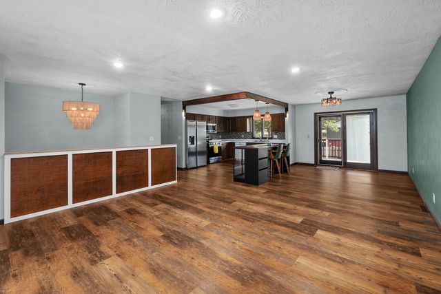 602 5th Avenue W, Andalusia, IL 61232
