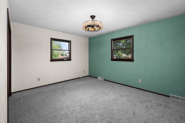 602 5th Avenue W, Andalusia, IL 61232