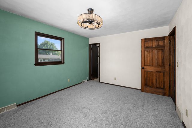 602 5th Avenue W, Andalusia, IL 61232