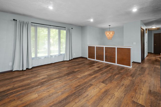 602 5th Avenue W, Andalusia, IL 61232