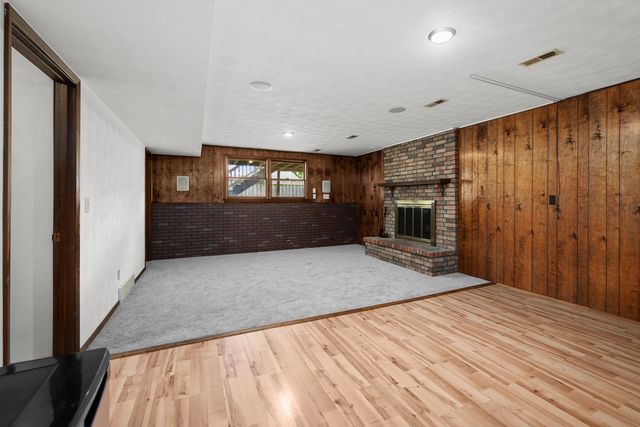 602 5th Avenue W, Andalusia, IL 61232