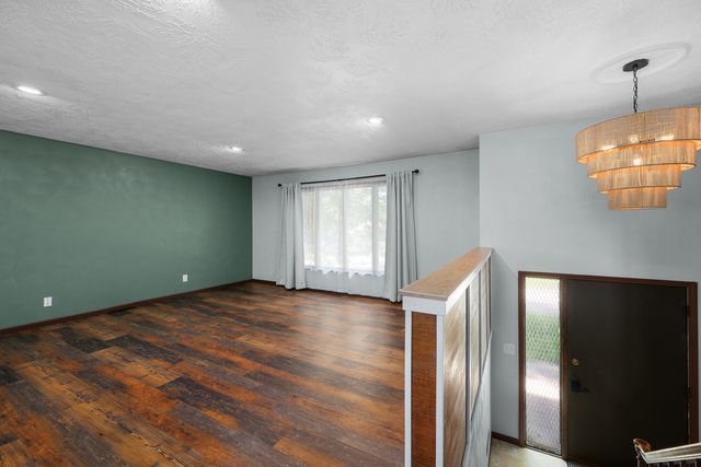602 5th Avenue W, Andalusia, IL 61232