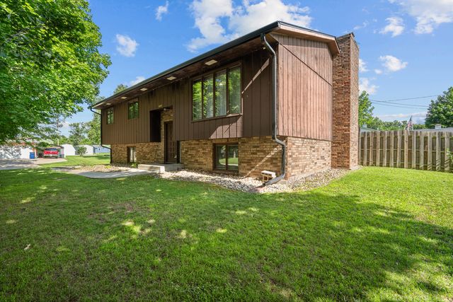 602 5th Avenue W, Andalusia, IL 61232