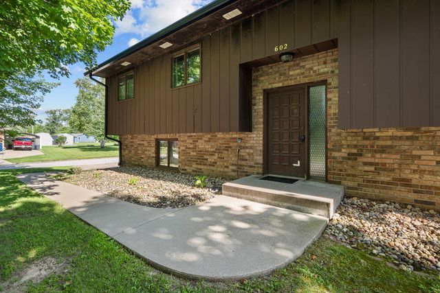 602 5th Avenue W, Andalusia, IL 61232