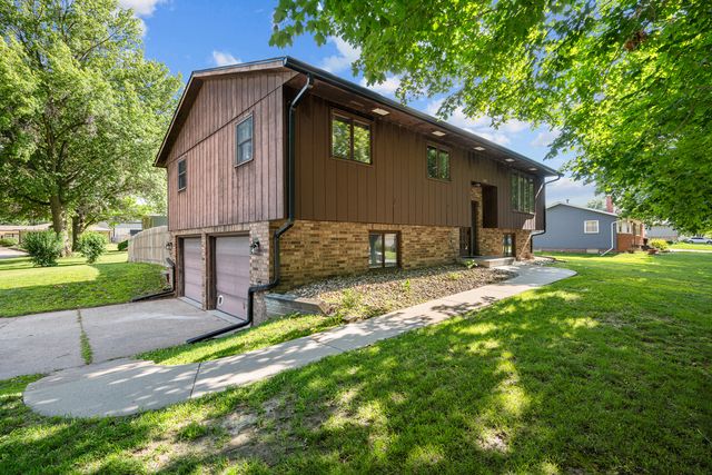 602 5th Avenue W, Andalusia, IL 61232