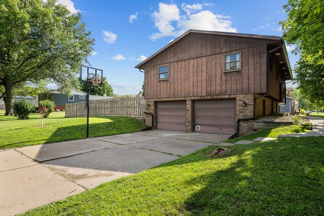 602 5th Avenue W, Andalusia, IL 61232