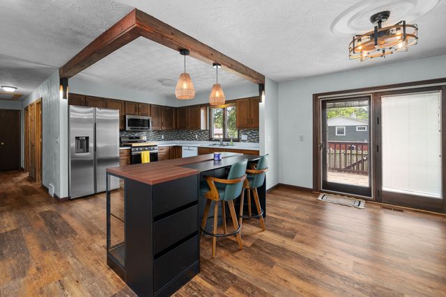 602 5th Avenue W, Andalusia, IL 61232