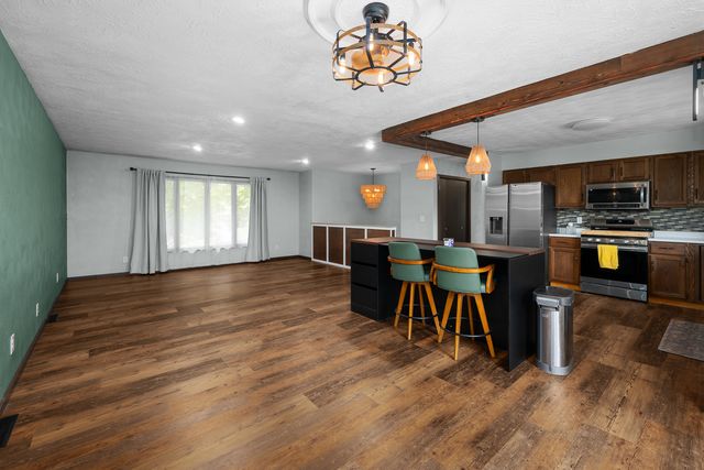 602 5th Avenue W, Andalusia, IL 61232