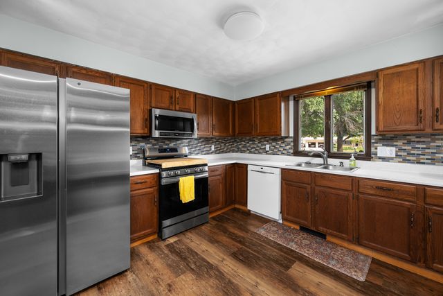 602 5th Avenue W, Andalusia, IL 61232