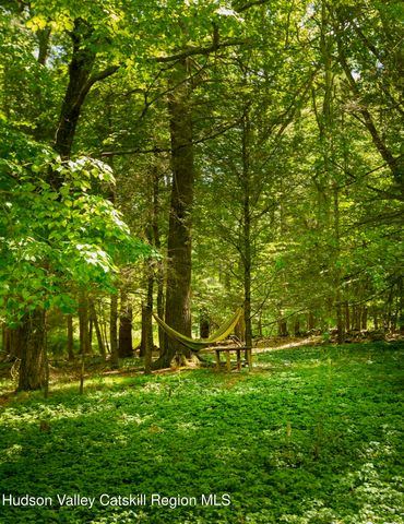 15 Chipmunk Lane, Woodstock, NY 12498
