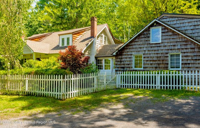 15 Chipmunk Lane, Woodstock, NY 12498