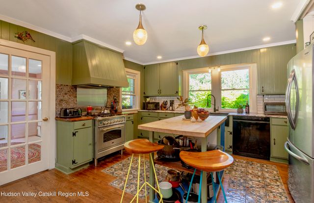 15 Chipmunk Lane, Woodstock, NY 12498