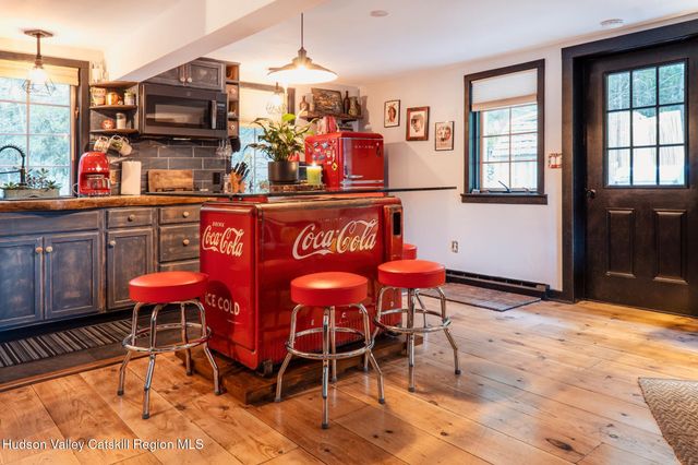 15 Chipmunk Lane, Woodstock, NY 12498