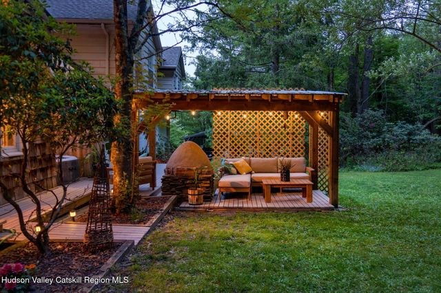 15 Chipmunk Lane, Woodstock, NY 12498