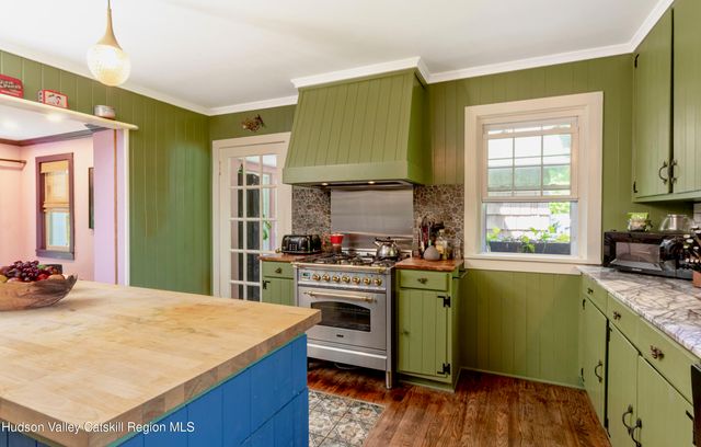 15 Chipmunk Lane, Woodstock, NY 12498