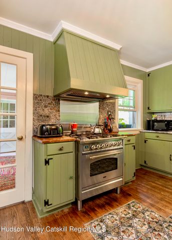 15 Chipmunk Lane, Woodstock, NY 12498