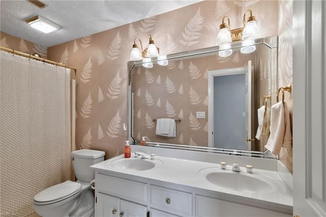 20218 Olde Towne CT, Smithfield, VA 23430