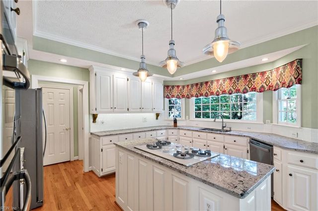 20218 Olde Towne CT, Smithfield, VA 23430