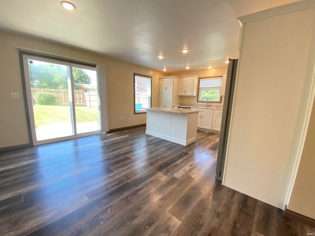 1902 14th Street, Bedford, IN 47421