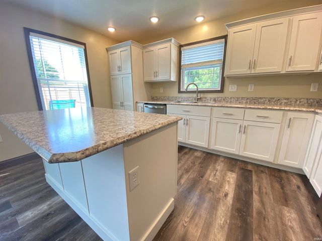 1902 14th Street, Bedford, IN 47421