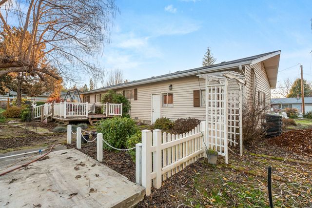 1627 Southgate Way, Grants Pass, OR 97527