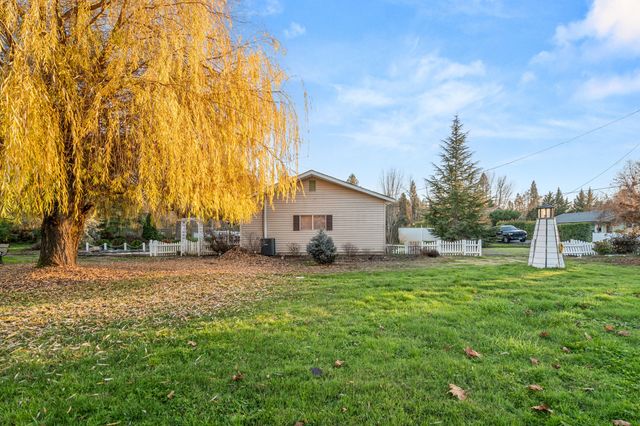 1627 Southgate Way, Grants Pass, OR 97527