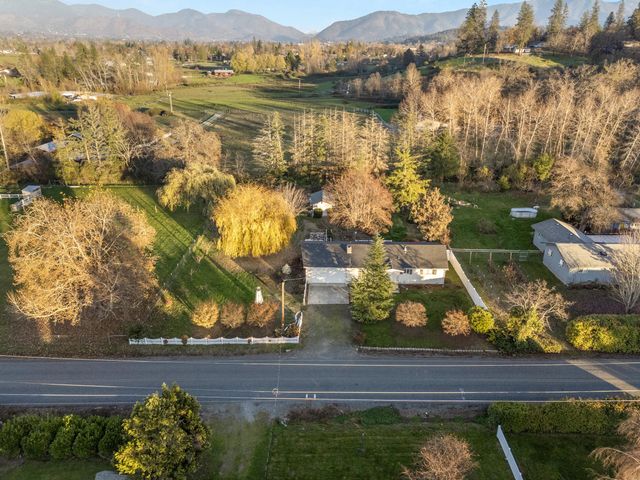 1627 Southgate Way, Grants Pass, OR 97527