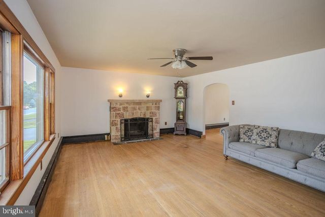 626 CHARLES ST, Shippensburg, PA 17257
