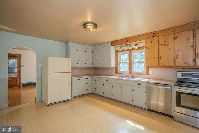 626 CHARLES ST, Shippensburg, PA 17257