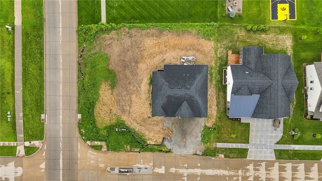 1401 Green Oak Pass, Tiffin, IA 52340