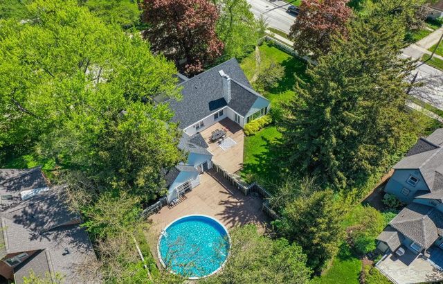 240 S Mchenry Avenue, Crystal Lake, IL 60014