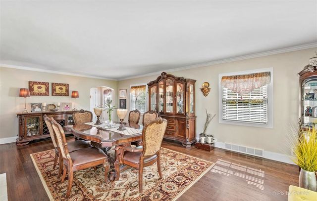 240 S Mchenry Avenue, Crystal Lake, IL 60014