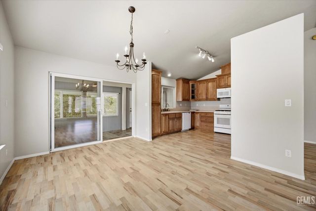 21276 White Pine Drive 53, Tehachapi, CA 93561