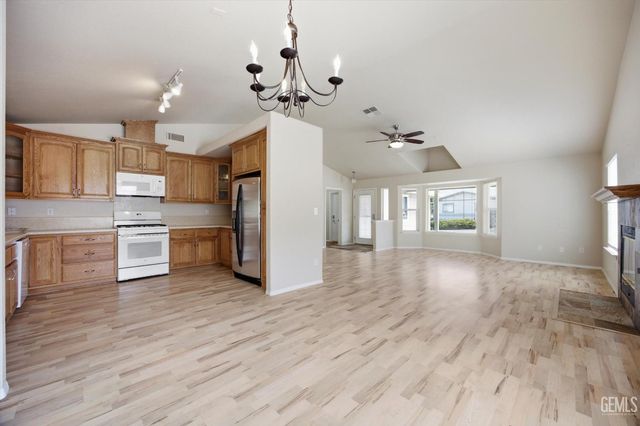 21276 White Pine Drive 53, Tehachapi, CA 93561