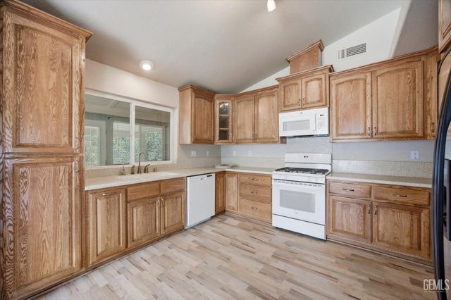 21276 White Pine Drive 53, Tehachapi, CA 93561