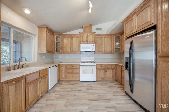 21276 White Pine Drive 53, Tehachapi, CA 93561