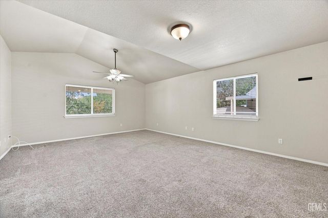 21276 White Pine Drive 53, Tehachapi, CA 93561