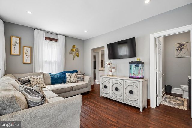 625 E WALNUT ST, North Wales, PA 19454