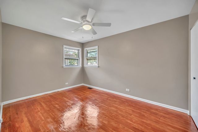 10 N ADAMS Drive, Addison, IL 60101