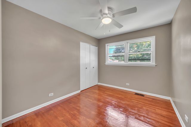 10 N ADAMS Drive, Addison, IL 60101