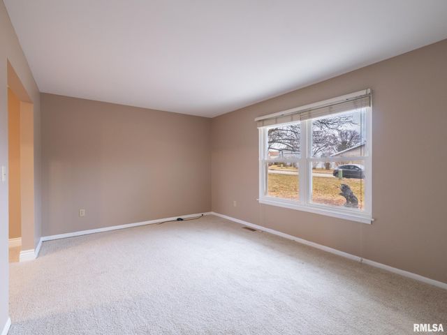 3563 W SAYMORE Lane, Peoria, IL 61615