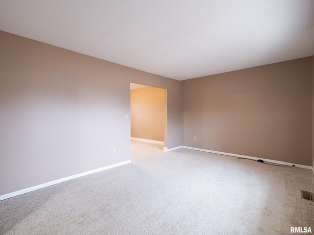 3563 W SAYMORE Lane, Peoria, IL 61615