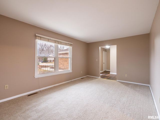 3563 W SAYMORE Lane, Peoria, IL 61615