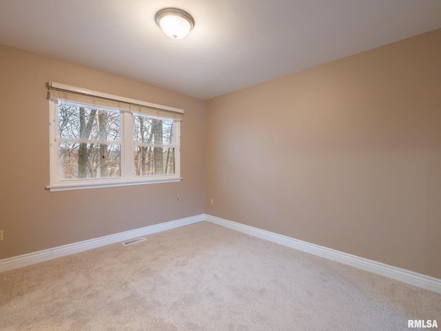 3563 W SAYMORE Lane, Peoria, IL 61615