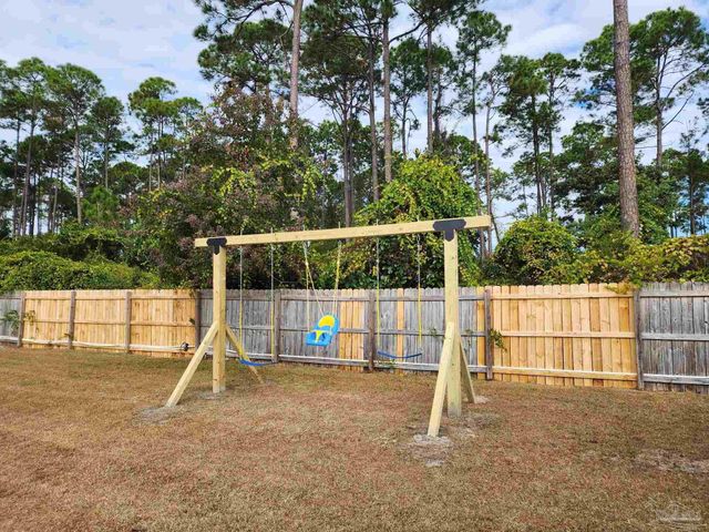 1973 Salamanca St, Navarre, FL 32566