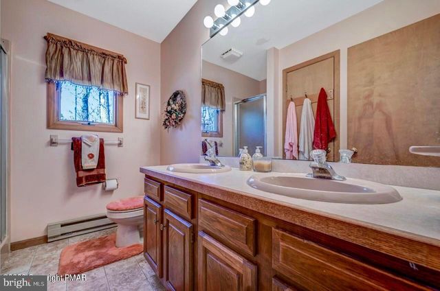 21 SASSAFRAS RD, Lake Harmony, PA 18624