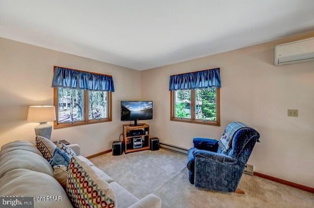 21 SASSAFRAS RD, Lake Harmony, PA 18624