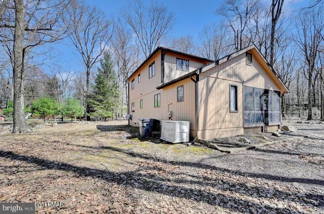 21 SASSAFRAS RD, Lake Harmony, PA 18624