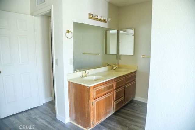 4545 W Avenue L10, Lancaster, CA 93536
